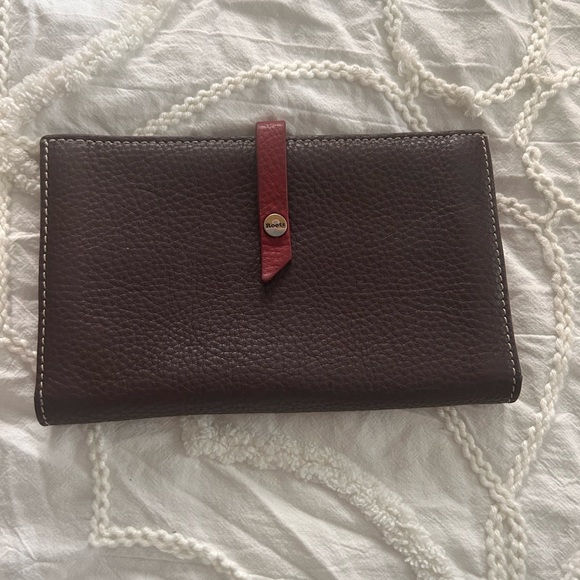 Roots Wallet - Picture 1 of 7